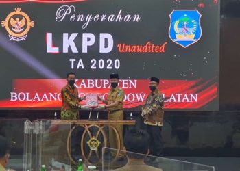 Serahkan LKPD 2020, Iskandar Berharap Bolsel Raih WTP Ketujuh Kalinya