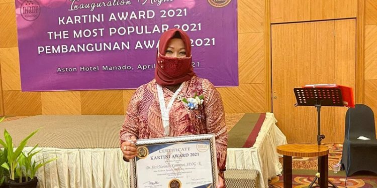 Dr Sitti Nariman Korompot Raih Kartini Award 2021