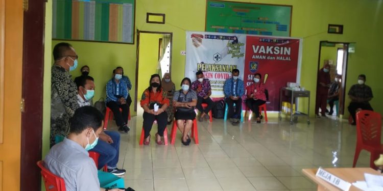 Giliran Guru di Bolmong Mulai Divaksin