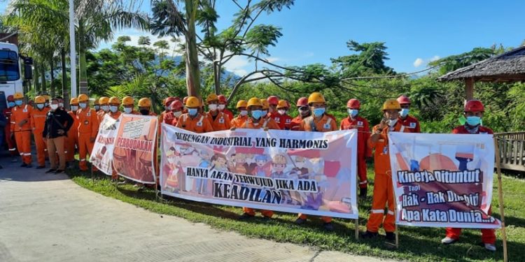 Karyawan PT Conch Lakukan Aksi Mogok Kerja