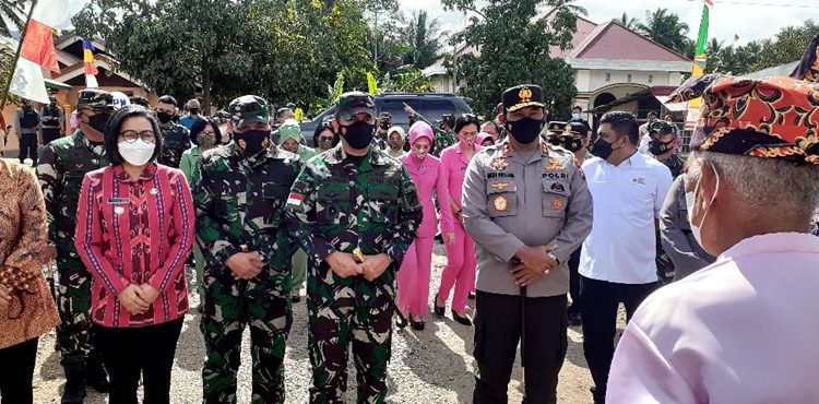 Bupati Bolmong Sambut Kunjungan Kerja Dua Jendral di Desa Bakan