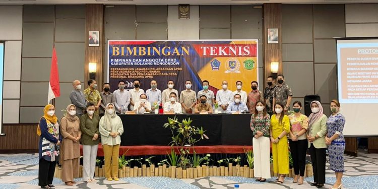 Pimpinan dan Anggota DPRD Bolmong Ikut Bimtek