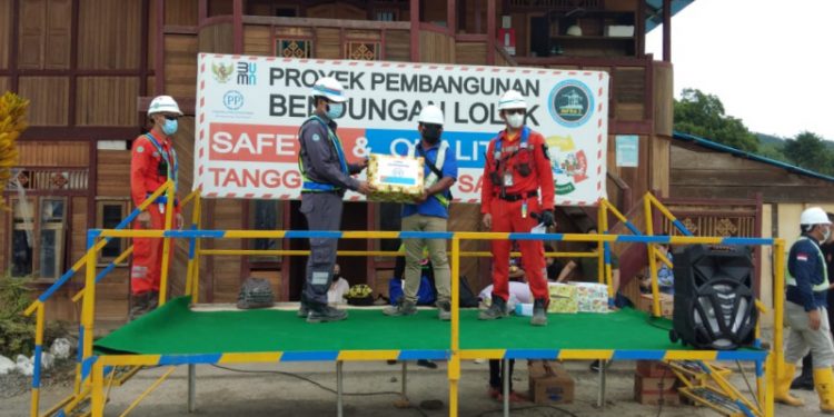 PT. PP Bendungan Lolak Berikan Reward Kepada Karyawan dan Pekerja Berprestasi