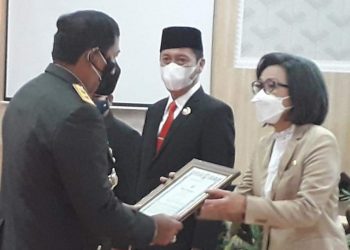 Bupati Bolmong Terima Penghargaan dari Kapolda Sulut