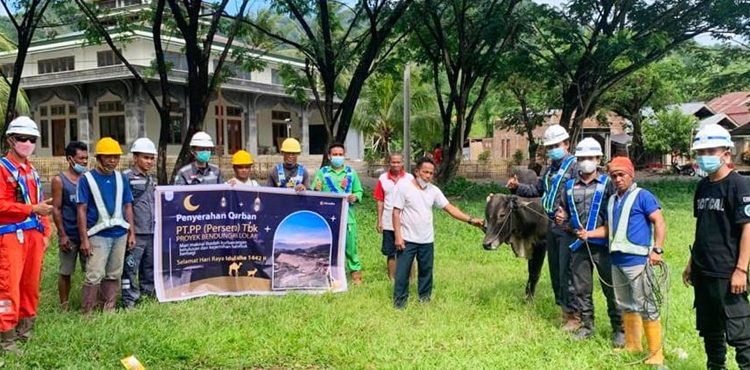 PT PP Proyek Bendungan Lolak Berbagi Hewan Kurban Bersama Warga