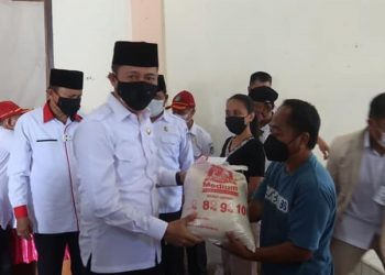 Iskandar Ingatkan Bantuan Sosial Tunai Digunakan Tepat Sasaran