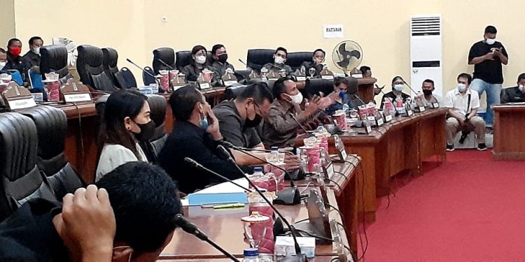 “Adu Mulut” Warnai Paripurna di DPRD Bolmong