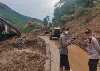 Longsor di Desa Komangaan, Aparat Terapkan Buka Tutup Jalan