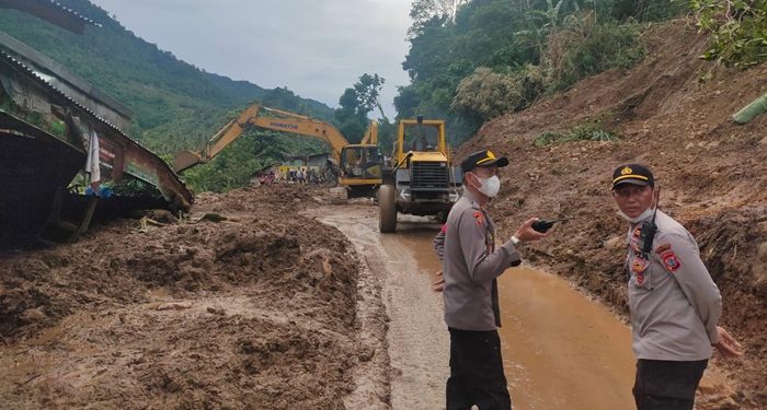 Longsor di Desa Komangaan, Aparat Terapkan Buka Tutup Jalan