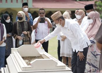 HUT Pemkab Bolsel ke 13, Pemkab  Ziarah ke Makam Tokoh Pemekaran