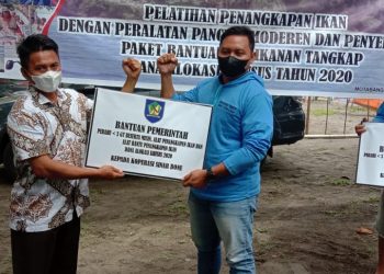 Nelayan Bolmong Dapat Bantuan Alat Mancing Modern
