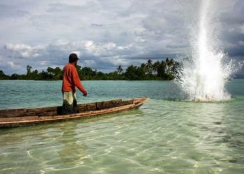 Pesisir Pantai Sangtombolang Bolmong Marak Bom Ikan