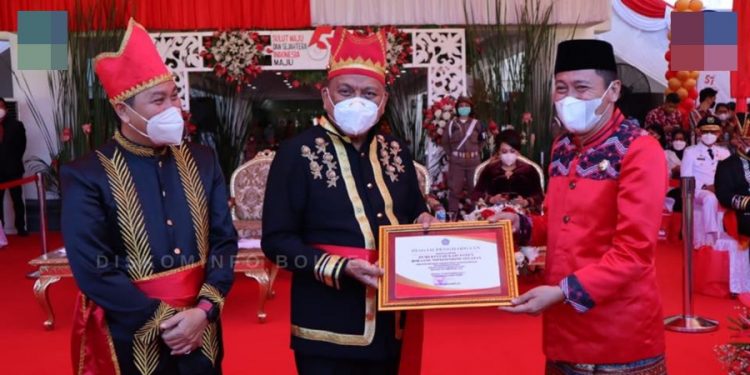 Iskandar Kamaru Raih Penghargaan Perlindungan Jaminan Sosial Ketenagakerjaan