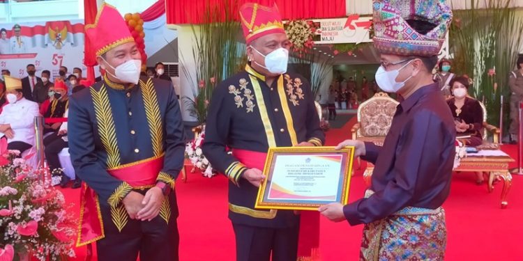 Pemkab Bolmong Raih Penghargaan Penurunan Stunting