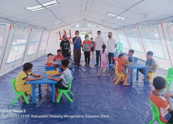 Siswa Korban Banjir Bandang Desa Batu Merah Terima Bantuan dari LPMP Kementerian Pendidikan