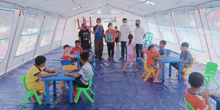 Siswa Korban Banjir Bandang Desa Batu Merah Terima Bantuan dari LPMP Kementerian Pendidikan