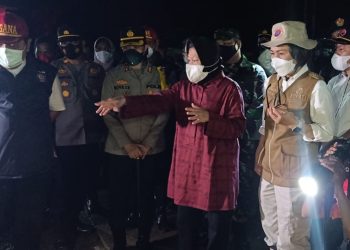 Mensos Tri Rismaharini Kunker ke Bolmong Salurkan Bantuan Untuk Korban Banjir