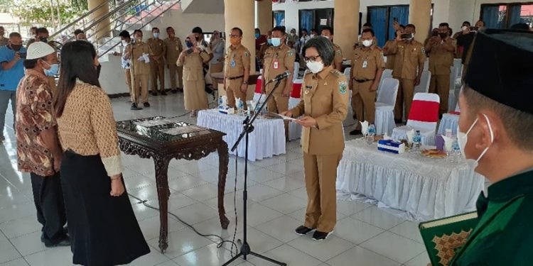 Bupati Bolmong Pimpin Pengambilan Sumpah Janji Anggota BPD Terpilih