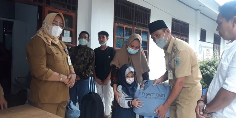 DP3A Bolmong Salurkan Bantuan Untuk Anak Yatim Dampak Covid 19
