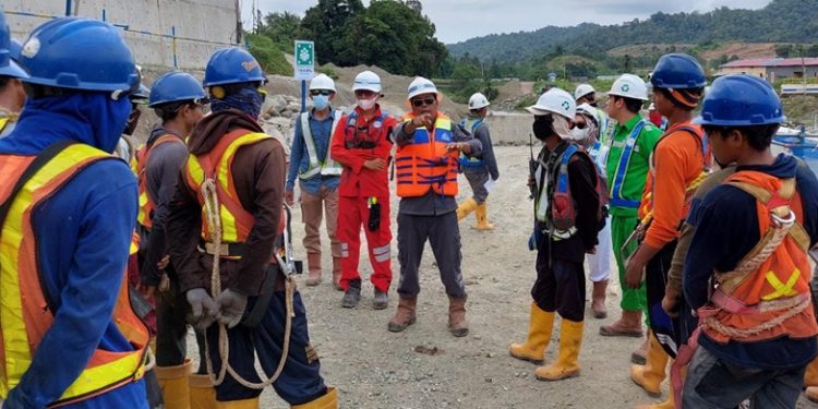 PT.PP Proyek Bendungan Lolak Dapat Pelatihan Simulasi Penyelamatan Kecelakaan