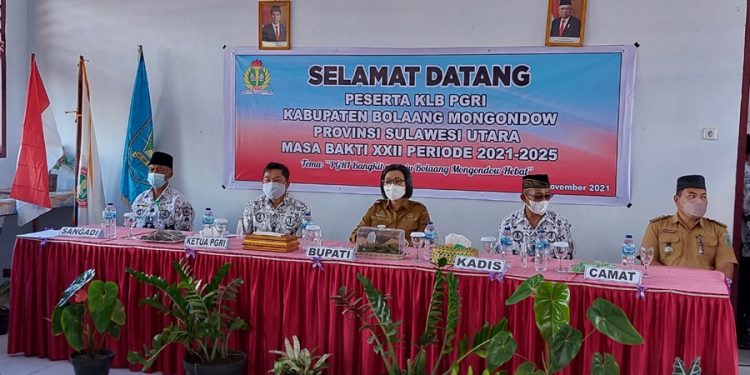 Bupati Yasti Buka KLB PGRI Bolmong Masa Bakti 2021-2025