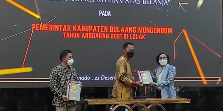 Pemkab Bolmong Terima LHP Atas Belanja Tahun 2021 dari BPK RI Perwakilan Sulut