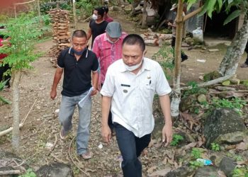 Ajak Warga Vaksin, Camat Lolayan dan Bolaang Gandeng TNI – Polri Gelar Door to Door