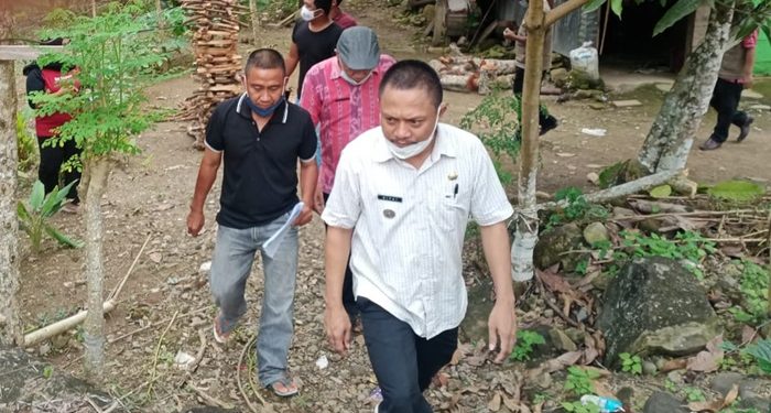 Ajak Warga Vaksin, Camat Lolayan dan Bolaang Gandeng TNI – Polri Gelar Door to Door