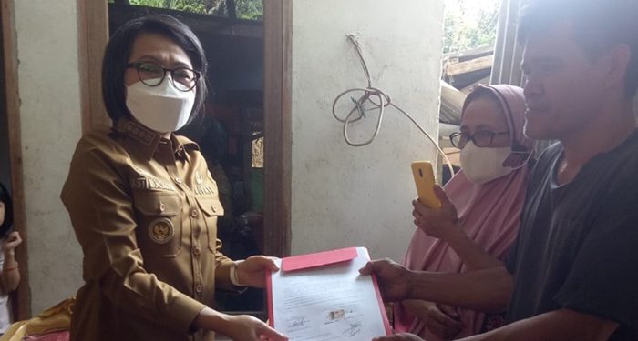 Yasti Bersyukur Empat Warga Komangaan Hibahkan Tanah Untuk Pelebaran Jalan