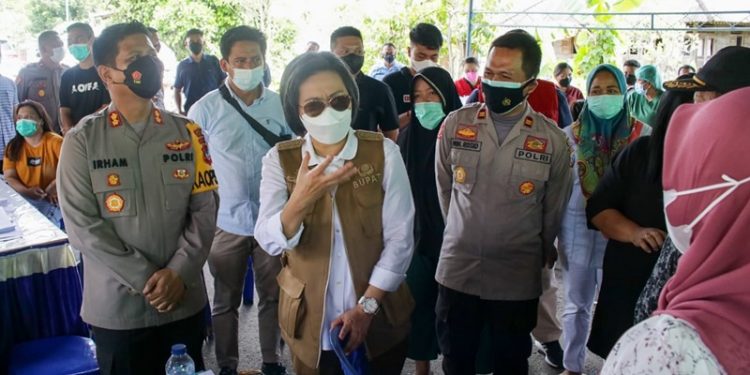 Yasti Tinjau Vaksinasi Serentak di Desa Bilalang