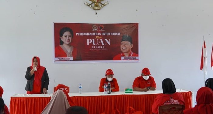 Puan Maharani dan Herson Mayulu Bagikan Bantuan Beras Untuk Kader PDIP di Bolsel