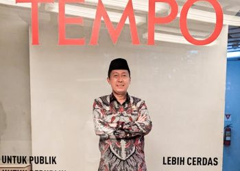 TOTABUAN.CO BOLSEL -- Program Teras Negeri yang dilaksanakan Tempo Media Grup menghadirkan Bupati Bolaang Mongondow Selatan (Bolsel) Iskandar Kamaru di Gedung Tempo, Jakarta Kamis 20 Januari 2022. Program “Teras Negeri" merupakan program khusus Tempo Media Grup yang membahas tentang pemimpin daerah membangun wilayah dan mensejahterakan asyarakatnya. Dari hasil wawancara akan ditampilkan secara menarik di website Tempo.co, kanal youtube Tempo dan instagram Tempo.co. Saat wawancara Bupati Bolsel Iskandar Kamaru mempresentasikan pencapaian Bolsel selama periode kedua kepemimpinannya. Dimulai dari pertumbuhan ekonomi, pencapaian program vaksinasi, pariwisata, pelestarian lingkungan hidup dalam hal ini satwa endemik Maleo, dan proyeksi pembangunan Bolsel ke depan. Berbagai pencapaian yang dilakukan, tentu dengan kerja keras pemerintah dan masyarakat, meskipun dalam perjalanannya mendapat tantangan dan hambatan namun semua bisa teratasi dengan baik. Wawancara itu dipandu interviewer Monica dan berlangsung selama kurang lebih 30 menit dan diambil secara One Take. (*)