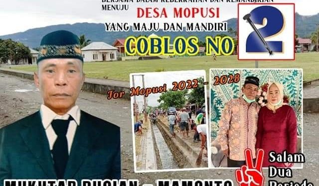 Mukhtar Berharap Perhitungan Suara di TPS I Diulang TOTABUAN.CO BOLMONG – Pemilihan Sangadi (Pilsang) Desa Mopusi Kecamataan Lolayan Kabupaten Bolaang Mongondow (Bolmong) hingga kini belum final. Hal itu lantaran terjadi keberatan oleh salah satu calon sehingga belum diplenokan. Keberatan itu lantaran proses perhitungan suara di TPS I diduga curang. Sehingga meminta, proses penghitungan kertas suara diulang. “Saya memohon kepada Ibu Bupati dan Panitia Pilsang Bolmong tingkat kabuapten agar dilakukan penghitungan ulang surat suara di TPS I Desa Mopusi,” begitu surat keberatan yang diajukan Mukhtar kepada panitia. Menurut Mukhtar, perohonan itu diatur di pasal 83 Peraturan Bupati Nomor 17 Tahun 2019 tentang Pilsang Serentak 2022. Dia menegaskan, surat keberatan itu sudah diajukan pada Senin (7/2) yang ditantangani Helma Manggo sebagai saksi. Menurutnya berdasarkan hasil perhitungan perolehan suara di Desa Mopusi khususnya di TPS I terdapat kejanggalan yang dilakukan petugas TPS. Terdapat kecurangan dengan menghilangkan suara sah milik calon Sangadi nomor urut dua saat perhitungan suara. Dia menjelaskan dicatatan kertas plano hanya dicatat 102 suara sah. Padahal catatan di semua saksi berjumlah 104 suara sah miliknya. Dengan adanya dugaan kecurangan ini. saya selaku calon Sangadi dan saksi keberatan dengan adanya kecurangan yang diduga dilakukan oleh petugas TPS I. (*)