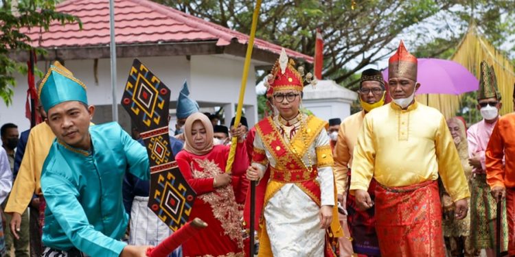 Bupati Bolmong Disematkan Sebagai Bogani Ki Yasti Soepredjo Mokoagow
