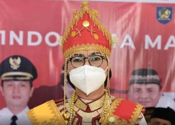 Bupati Bolmong Yasti Soepredjo Mokoagow Dapat Gelar Adat