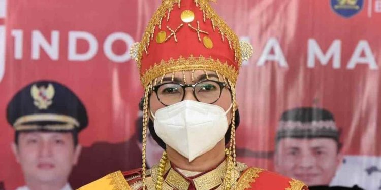 Bupati Bolmong Yasti Soepredjo Mokoagow Dapat Gelar Adat