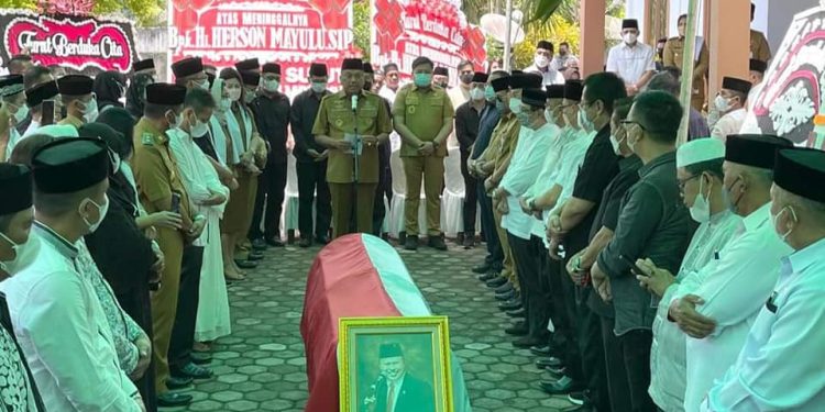 Lepas Jenazah Hi Herson Mayulu, Olly: Kita Kehilangan Salah Satu Tokoh Toleransi Sulut