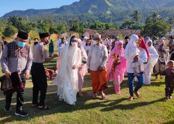 Bupati Yasti Soepredjo Mokoagow Sholat Ied Bersama Warga di Desa Bangomolunow