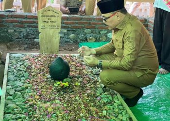 Pj Bupati Bolmong Ziara ke Makam Herson Mayulu