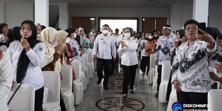 Yel-yel Ribuan Guru, ‘Yasti Untuk Kita’ Menggema