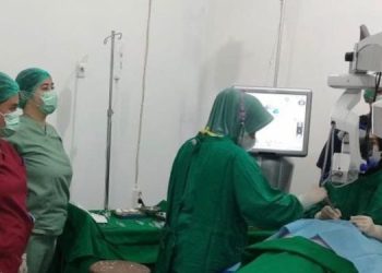 Dokter Vennie Mayulu Pimpin Operasi Mata Perdana di RSUD Bolsel
