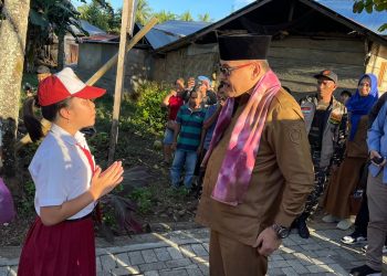 Batik Jumputan Hasil Karya Siswa SD 2 Nonapan Jadi Salempang Pj Bupati Bolmong