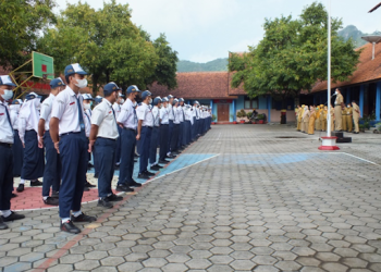 Renti: Sebelum Masuk Kelas dan Pulang Rumah Siswa Harus Ikut Apel