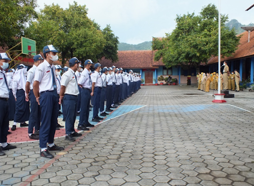 Renti: Sebelum Masuk Kelas dan Pulang Rumah Siswa Harus Ikut Apel