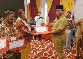 Wabup Deddy Abdul Hamid Tutup Bimtek Fardukifayah