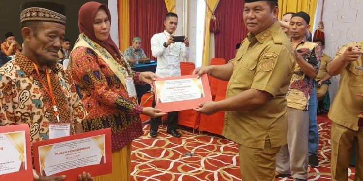 Wabup Deddy Abdul Hamid Tutup Bimtek Fardukifayah