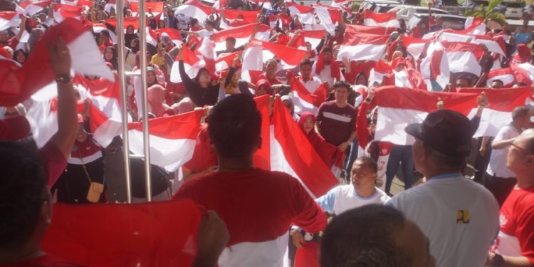 Jelang HUT Kemerdekaan RI ke 77, Pemkab Bolmong Bagikan 600 Bendera