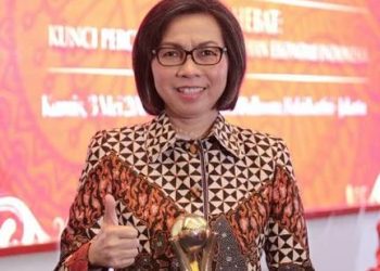 Sosok politisi muslim Sulawesi Utara (Sulut) Yasti Soepredjo Mokoagow boleh dikata bermental baja.  Dinyinyiri warga net oleh sebagian kelompok pembenci yang tidak menyukainya. Namun hal itu bukan menjadi rintangan kerja-kerja politik terhenti. YSM singkatan Yasti Soepredjo Mokoagow malah terus gigih dan terus menunjukkan dedikasinya. Meski tidak mudah, dihadapinya, Yasti terus menebar senyuman dan terus melakukan kerja-kerja hebat. Praktek pembunuhan karakter juga mencuat terhadap kerja Yasti, tantangan dan ujian kesabaran yang ditanggapi dengan meningkatkan kerja progresif.   Yasti bukan politisi recehan, mentalnya teruji pantang menyerah. Politisi perempuan seperti inilah yang diharapkan. Sikap keberpihakan pada daerah merupakan sikap populis yang luar biasa. Ia tidak mau berdiam diri di titik aman.  Hal itulah membuat Yasti disegani bagi kalangan politisi di Sulut. Kerja politik Yasti makin menguat, dengan terus melakukan ekspansi melalui komunikasi politik saat menghadapi Pileg 2024 mendatang, Politisi perempuan Sulut yang tahan banting ini, terus menjadi pembicaraan disemua kalangan. Publik meyakini, Yasti satu-satunya politisi perempuan Sulut yang akan menghadapi pertarungan politik yang panas di tahun 2024 mendatang. Dengan memiliki konsep pembangunan untuk daerah yang lebih maju, perjuangannya mampu mendatangkan investasi triliunan rupiah di Bolaang Mongondow saat ia menjabat Bupati. Hal itulah, semakin menegaskan bahwa dirinya punya mimpi terhadap kebangkitan ekonomi di Bolaang Mongondow Raya (BMR) mendatang. Masuk Line Up PDI Perjuangan Sulut Di Pileg 2024 mendatang, mantan Bupati Bolaang Mongondow (Bolmong) ini disebut-sebut sudah mendapatkan line up di Partai Demokrasi Indonesia Perjuangan (PDIP). Yasti boleh dikata mendapat karpet merah dari Partai Moncong Putih itu. Sebab, selain karena keterwakilan gender, Ia juga dikenal sebagai Politisi perempuan muslim Sulut yang sudah teruji ditiap momentum politik. Sepak terjang Yasti dikanca perpolitikan Sulut cukup cemerlang. Ia pernah dua kali terpilih sebagai anggota DPR RI serta pernah terpilih sebagai Bupati Bolmong periode 2017-2022. Di Pileg 2024 mendatang, Yasti dipastikan akan bersaing ketat dengan caleg lainnya di internal maupun eksternal. Sejumlah nama yang disebut akan maju di PDI Perjuangan Dapil Sulut, seperti Olly Dondokambey, Jems Sumendap, Toni Supit, Vanda Sarundajang. Nama Ayub Albugis juga sedang didorong maju lewat PDI Perjuangan. Berikut biodata singkat Yasti Soepredjo Mokoagow dan karir politiknya Yasti Soepredjo Mokoagow saat ini berusia 54 tahun. Ia alumni Universitas Sam Ratulangi Manado. Pernah menjabat Bupati Bolmong periode 2017–2022.  Yasti merupakan mantan politikus senior Partai Amanat Nasional (PAN) dan pernah dpercayakan sebagai Wakil Bendahara DPP PAN pada tahun 2010-2014. YSM terpilih kedua kalinya sebagai anggota DPR-RI periode 2014-2019, Yasti dipercayakan sebagai Ketua Komisi V yang membidangi perhubungan, pekerjaan umum, pembangunan pedesaan, dan kawasan tertinggal. Pada tahun 2016 Yasti Soepredjo Mokoagow mengundurkan diri dari DPR-RI dan maju dalam Pilkada Bolaang Mongondow 2017 berpasangan dengan Yanni Ronny Tuuk. (*)