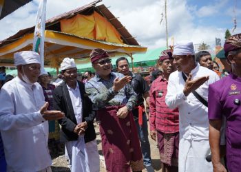 Pj Bupati Bolmong Limi Mokodompit Hadiri Ngaben Massal di Werdi Agung Selatan