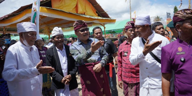 Pj Bupati Bolmong Limi Mokodompit Hadiri Ngaben Massal di Werdi Agung Selatan